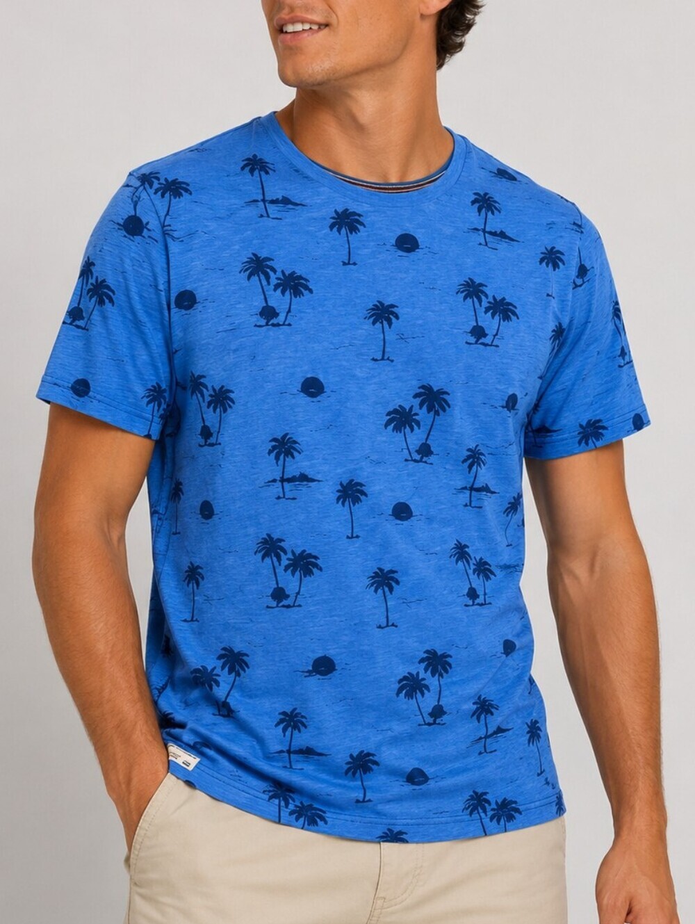 3/$30 HUNTINGTON BEACH Blue Palm Tree Dri-fit T-shirt Size Medium